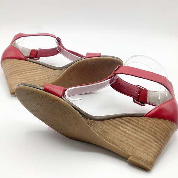 Adorable red Caslon T-strap wedges - Picture 5 of 8